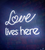 Love lives here (Next Day)